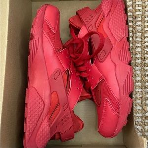 Red Nike air huarache